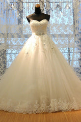 Glamorous Strapless Sleevelsss Tulle Wedding Dress Sweetheart Appliques Bridal Gowns with Rhinestones On Sale