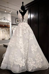 Glamorous White Tulle V-Neck Flower Long Wedding Dress Lace Applique Bridal Gowns On Sale