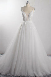 Sexy A-Line Spaghetti Straps Tulle Wedding Dress Deep-V-Neck Appliques Sleeveless Bridal Gowns Online