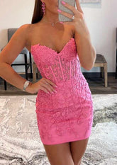 Short/Mini Lace Homecoming Dress with Beading & Sheath/Column Sweetheart Sleeveless