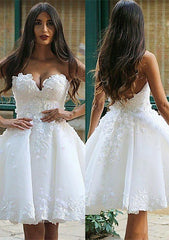 Tulle A-Line/Princess Sleeveless Strapless Zipper Prom Dress With Appliqued Knee-Length