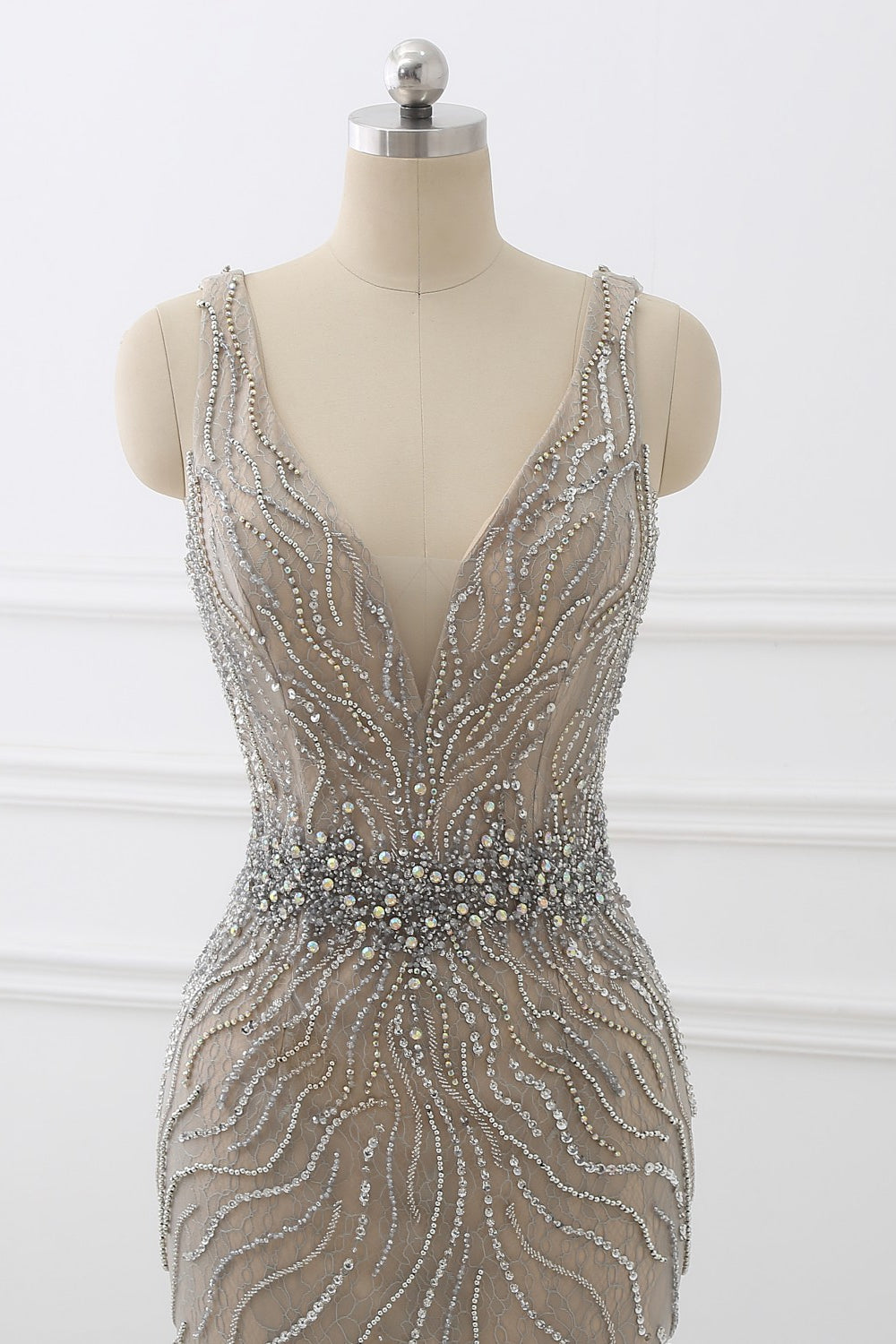 Amazing Tulle Sleeveless V Neck Formal Dress Mermaid With Beading