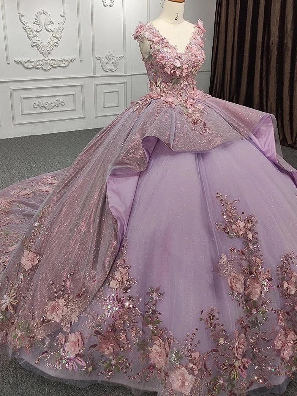 Lilac Tulle Quinceanera Dress V-Neck Lace Appliques & Beaded Tiered Ball Gown for Sweet 16 or Princess Parties