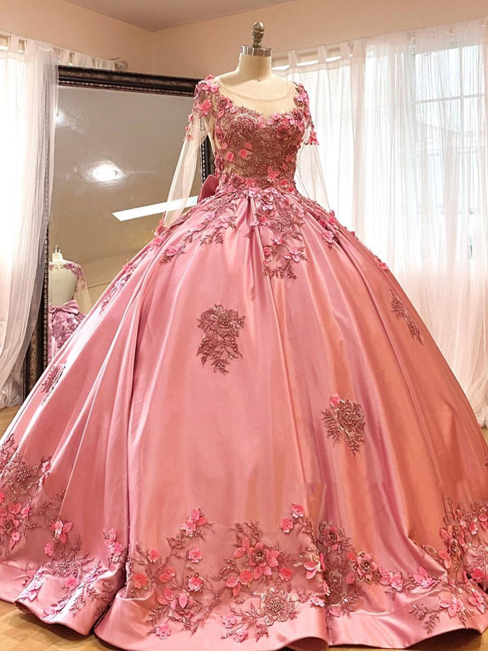 Pink Satin Quinceanera Dress Floral Lace Appliques Beaded Backless Design & Sweep Train for Sweet 16