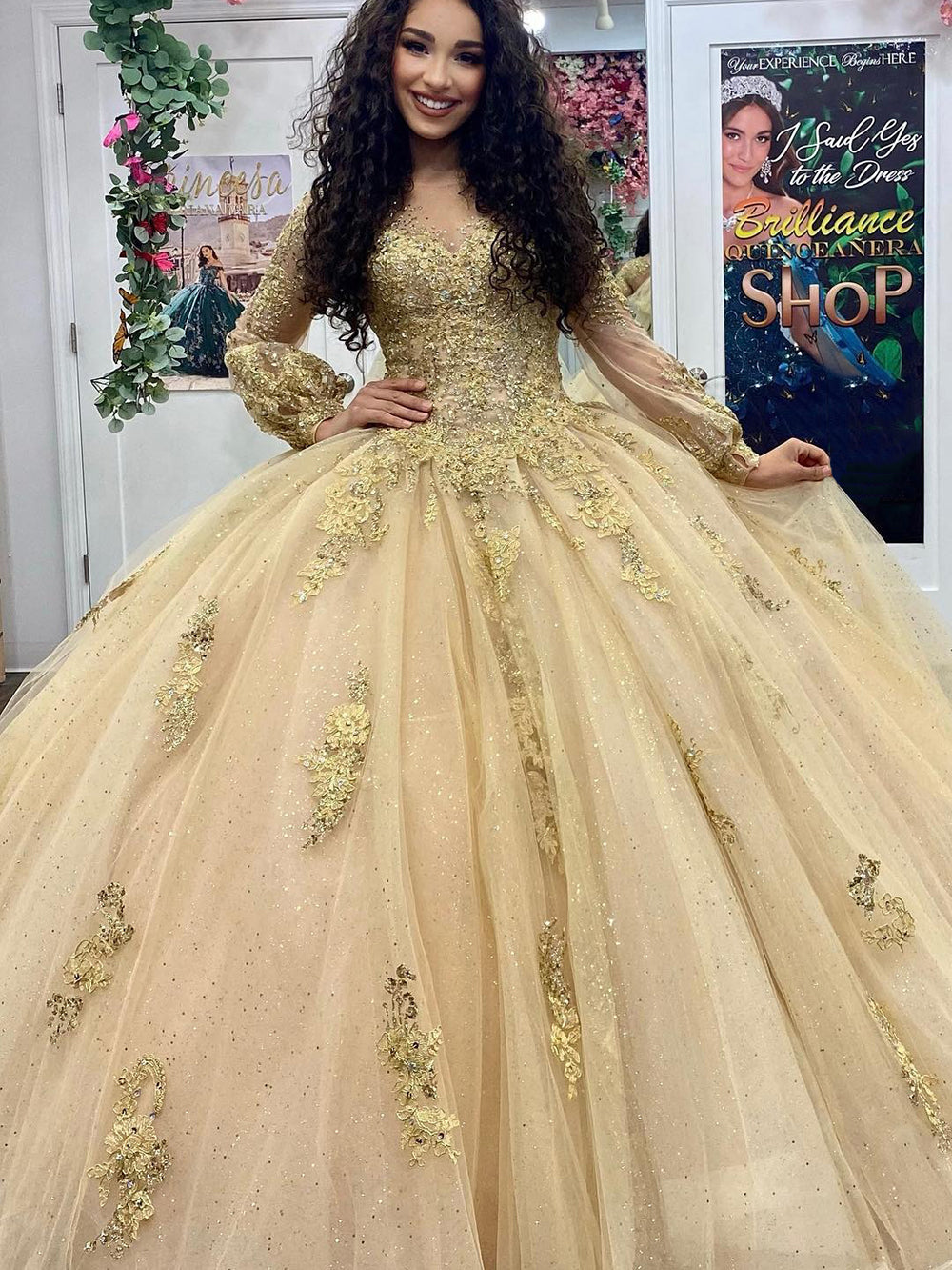Exquisite Off-Shoulder Ball Gown Long Sleeve Lace Applique Beaded Tulle Quinceanera Dress for Sweet 16 & Formal Evenings