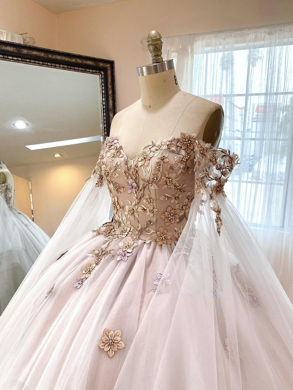 Exquisite Off-Shoulder Ball Gown with Floral Appliques Long-Sleeve Tulle Quinceanera Dress for Sweet 16