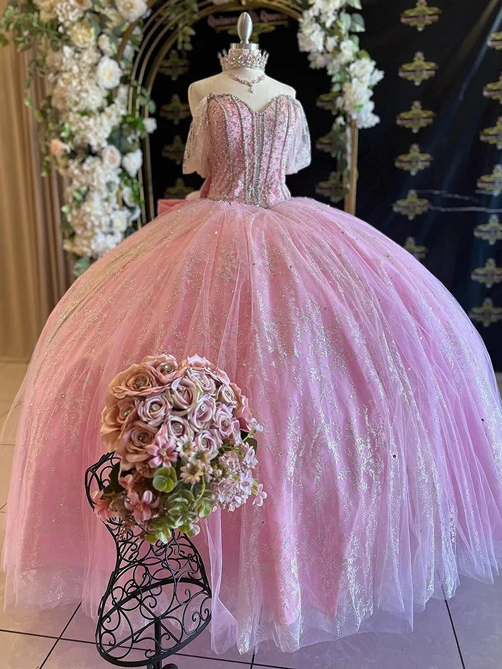 Exquisite Pink Tulle Ball Gown Sweetheart Neckline with Off-Shoulder Spaghetti Straps & Lace Appliques for Quinceanera Sweet 16 and Prom