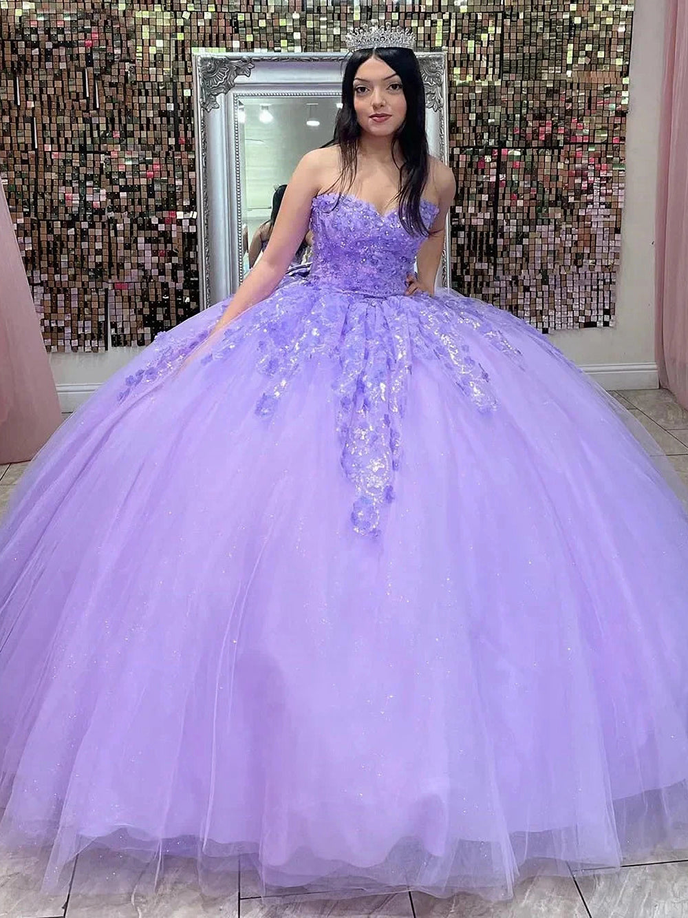Lilac Tulle Quinceanera Dress Strapless Ball Gown with Lace Flower Appliques and Beaded Bow Knot for Sweet 16