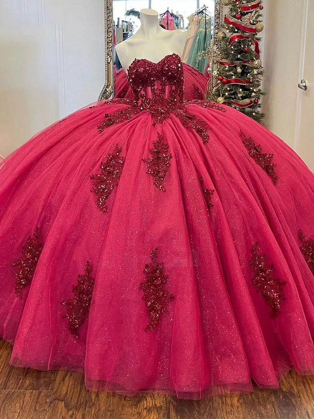 Ball Gown with Sweetheart Neckline Lace Appliques & Beaded Hot Pink Tulle Quinceanera Dress for Princess Parties & Sweet 16 Celebrations
