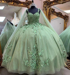 Exquisite Sage Green Tulle Quinceanera Dress Strapless Ball Gown with Delicate Lace Appliques for Sweet 16