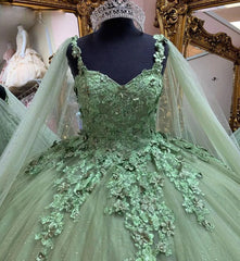 Exquisite Sage Green Tulle Quinceanera Dress Strapless Ball Gown with Delicate Lace Appliques for Sweet 16