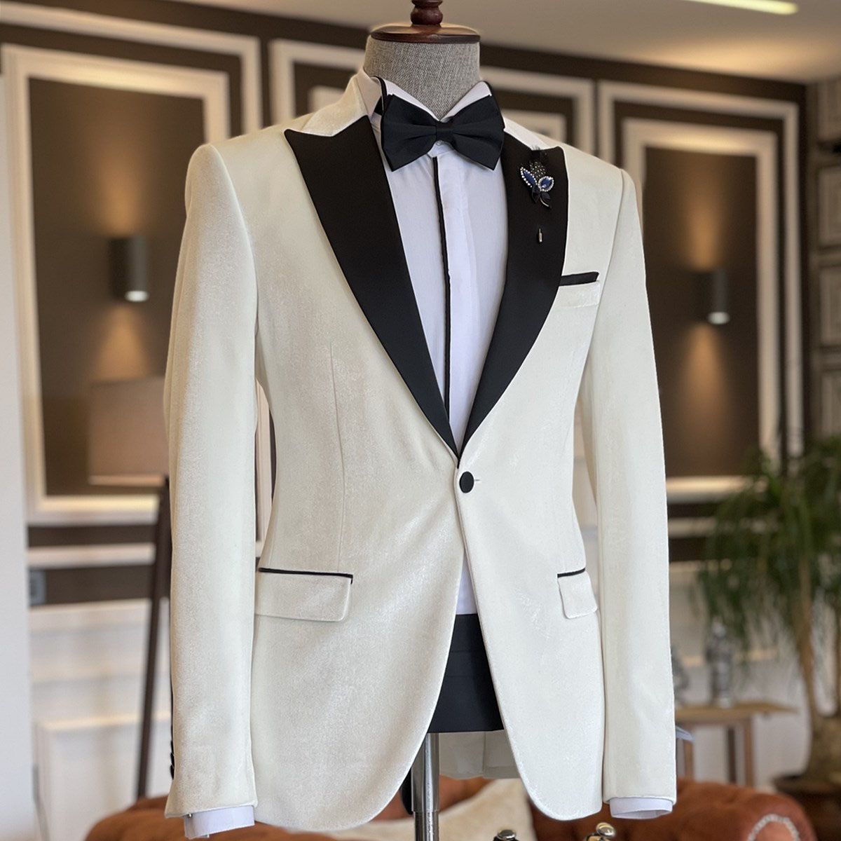 Newinlook Fashionable Two-Piece White Reception Suit with Peaked Lapel