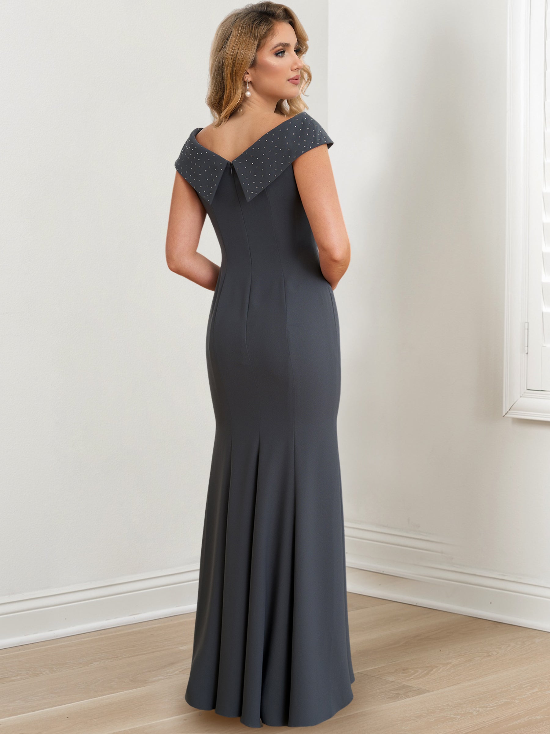 Floor-Length Mother of the Bride Sheath/Column Jewel Neck Gowns