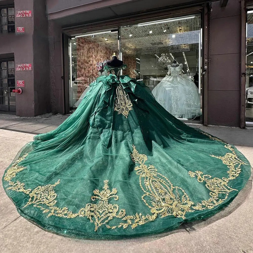 Exquisite Emerald Green Quinceanera Dress Off-Shoulder Gold Lace Ball Gown with Beaded Ruffles & Tulle Skirt for Sweet 16 or Princess Birthday