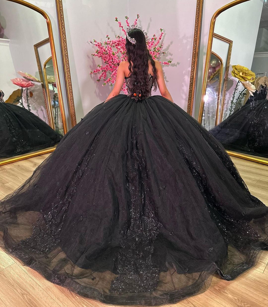 Exquisite Black Tulle Quinceanera Dress Sweetheart Neckline Lace Applique Ball Gown for Sweet 16 & Birthday Celebrations