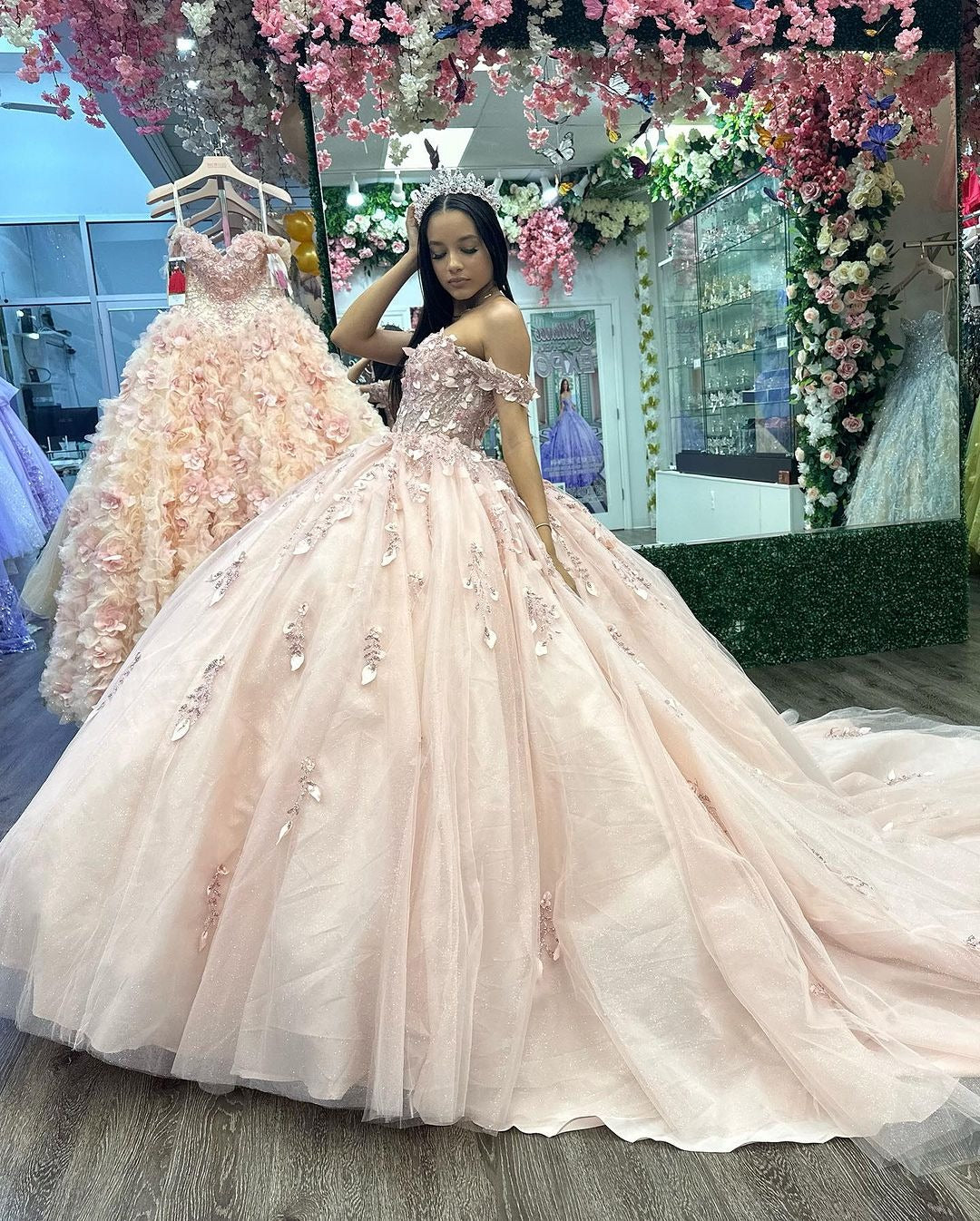Off-Shoulder Ball Gown Lace Applique & Tulle Princess Dress for Quinceanera Sweet 16 and Evening Galas