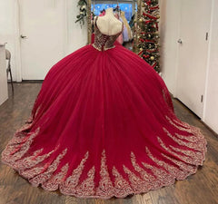 Red Quinceanera Dress Sweetheart Neckline Floral Lace Appliques & Beaded Tulle Ball Gown for Princess-Themed Parties