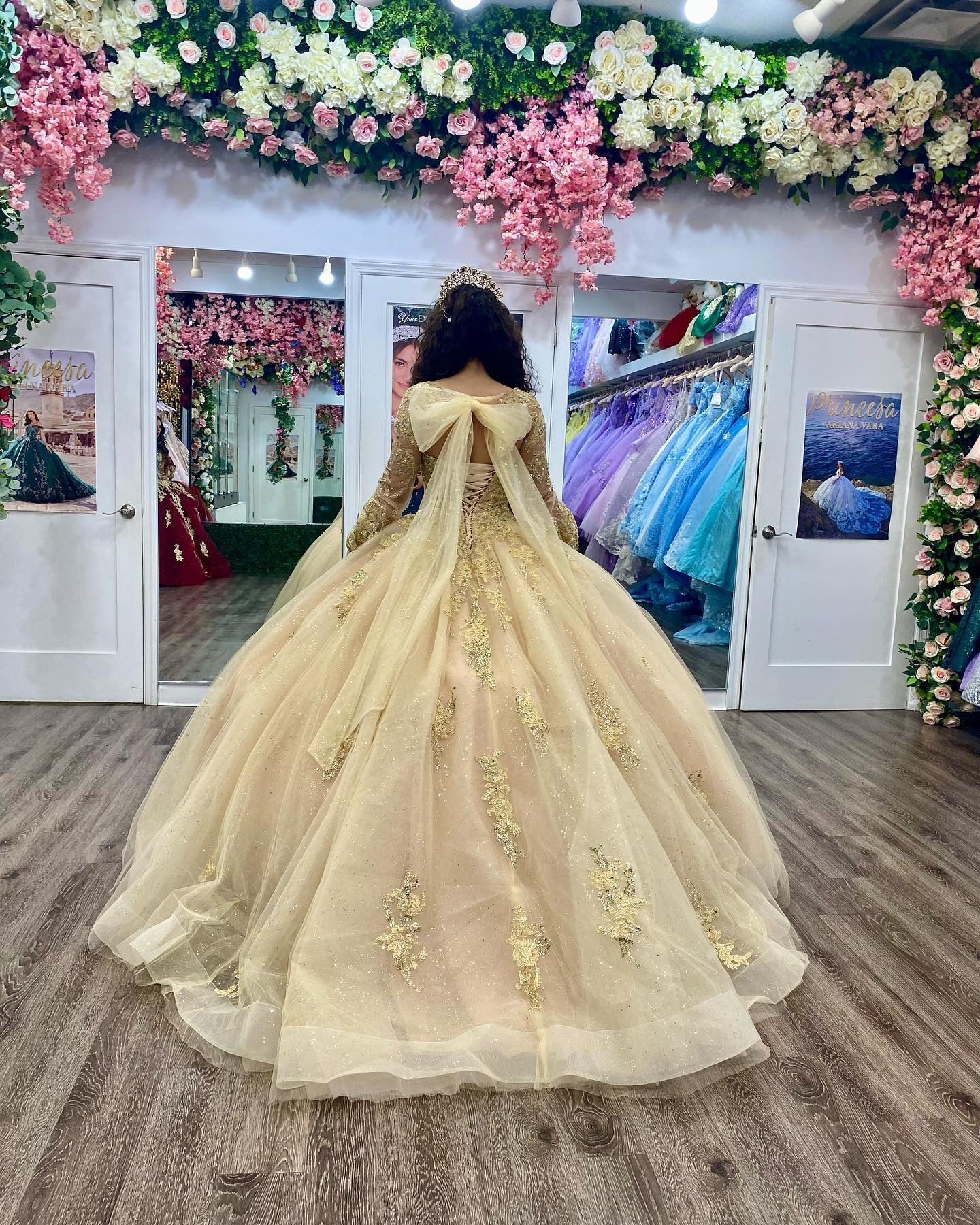 Exquisite Off-Shoulder Ball Gown Long Sleeve Lace Applique Beaded Tulle Quinceanera Dress for Sweet 16 & Formal Evenings
