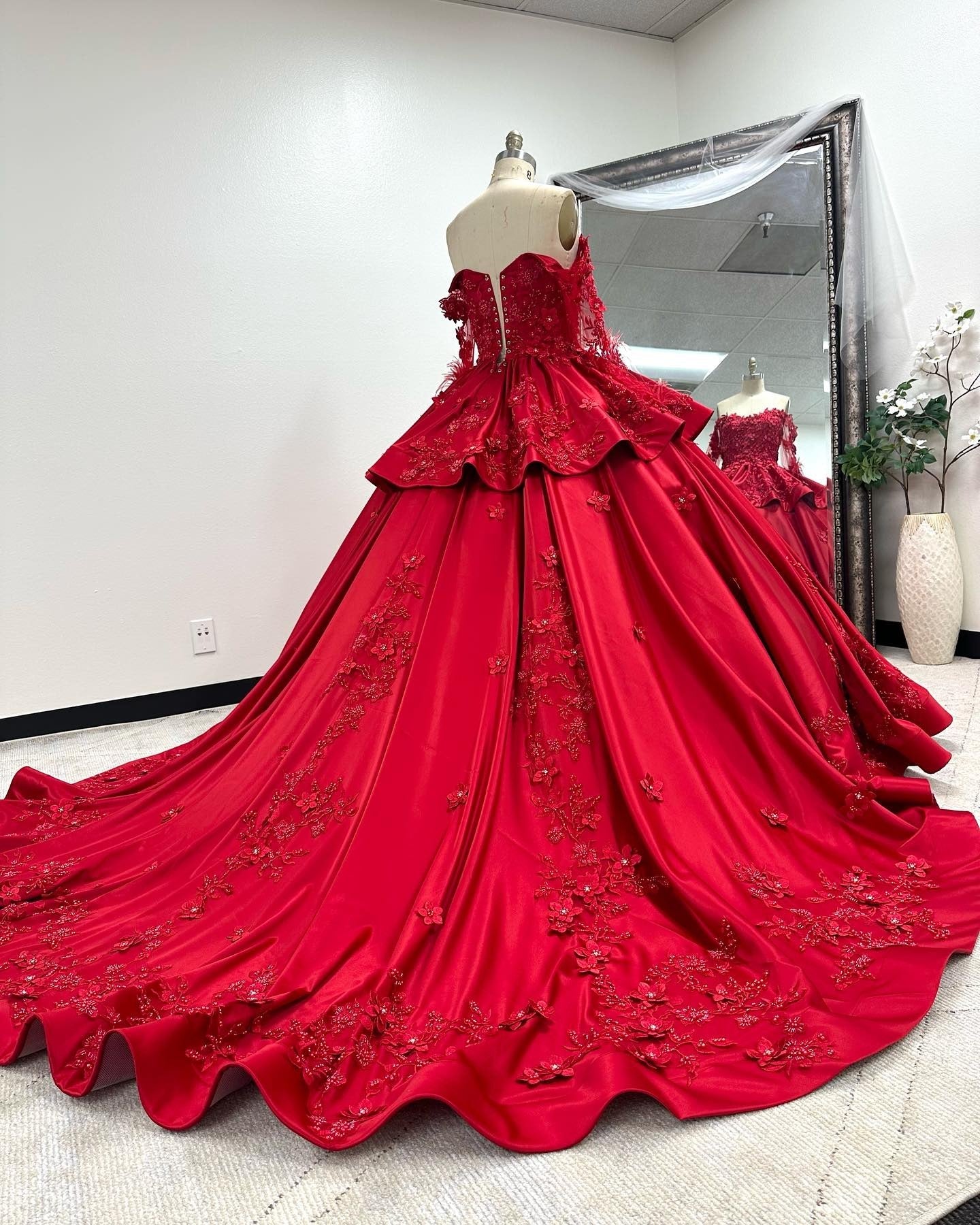 Off-Shoulder Long Sleeve Red Satin Quinceanera Dress with Floral Lace Appliques Perfect for Sweet 16 Celebrations
