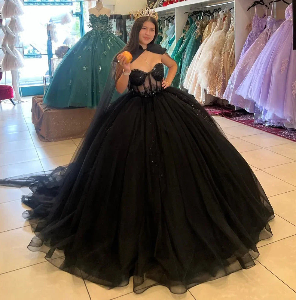 Exquisite Black Tulle Quinceanera Dress Strapless Ball Gown with Lace & Sequins Appliques for Sweet 16