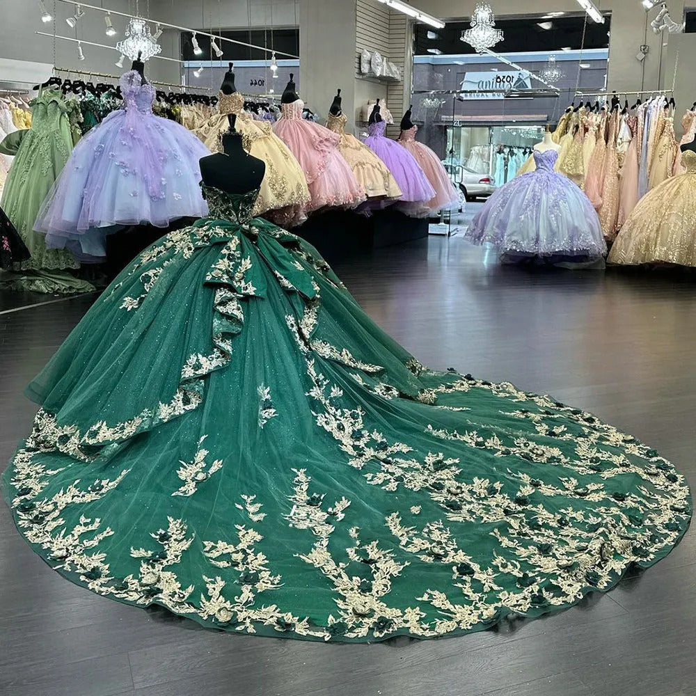 Exquisite Emerald Green Tulle Quinceanera Dress Strapless Ball Gown with 3D Floral Appliques & Bow Detail for Sweet 16