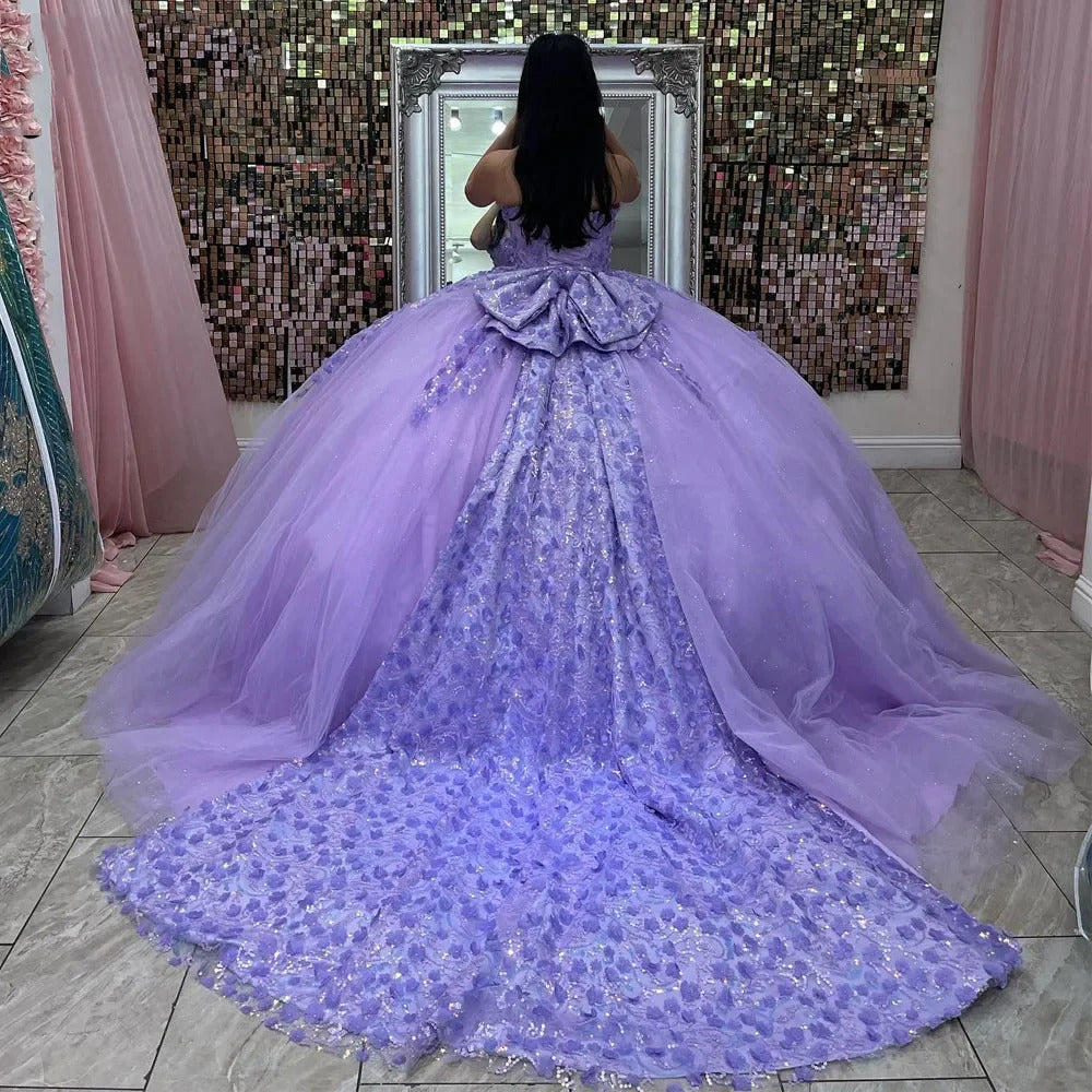 Lilac Tulle Quinceanera Dress Strapless Ball Gown with Lace Flower Appliques and Beaded Bow Knot for Sweet 16