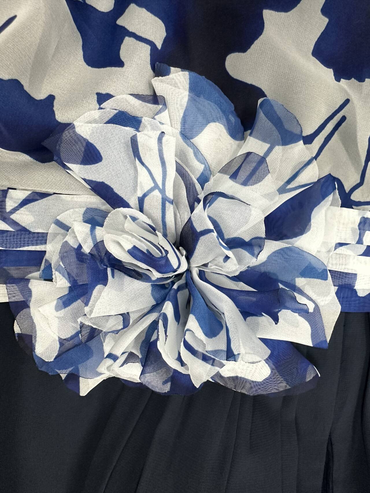 Floor-Length Floral Mother of the Bride Princess V-Neck A-Line Dress With Long Sleeves and Flower