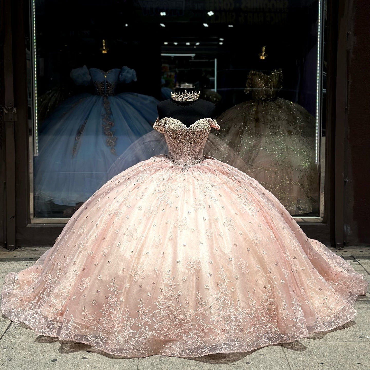 Off-Shoulder Ball Gown 3D Floral Applique & Beaded Pink Tulle Quinceanera Dress for Princess Parties & Sweet 16 Celebrations