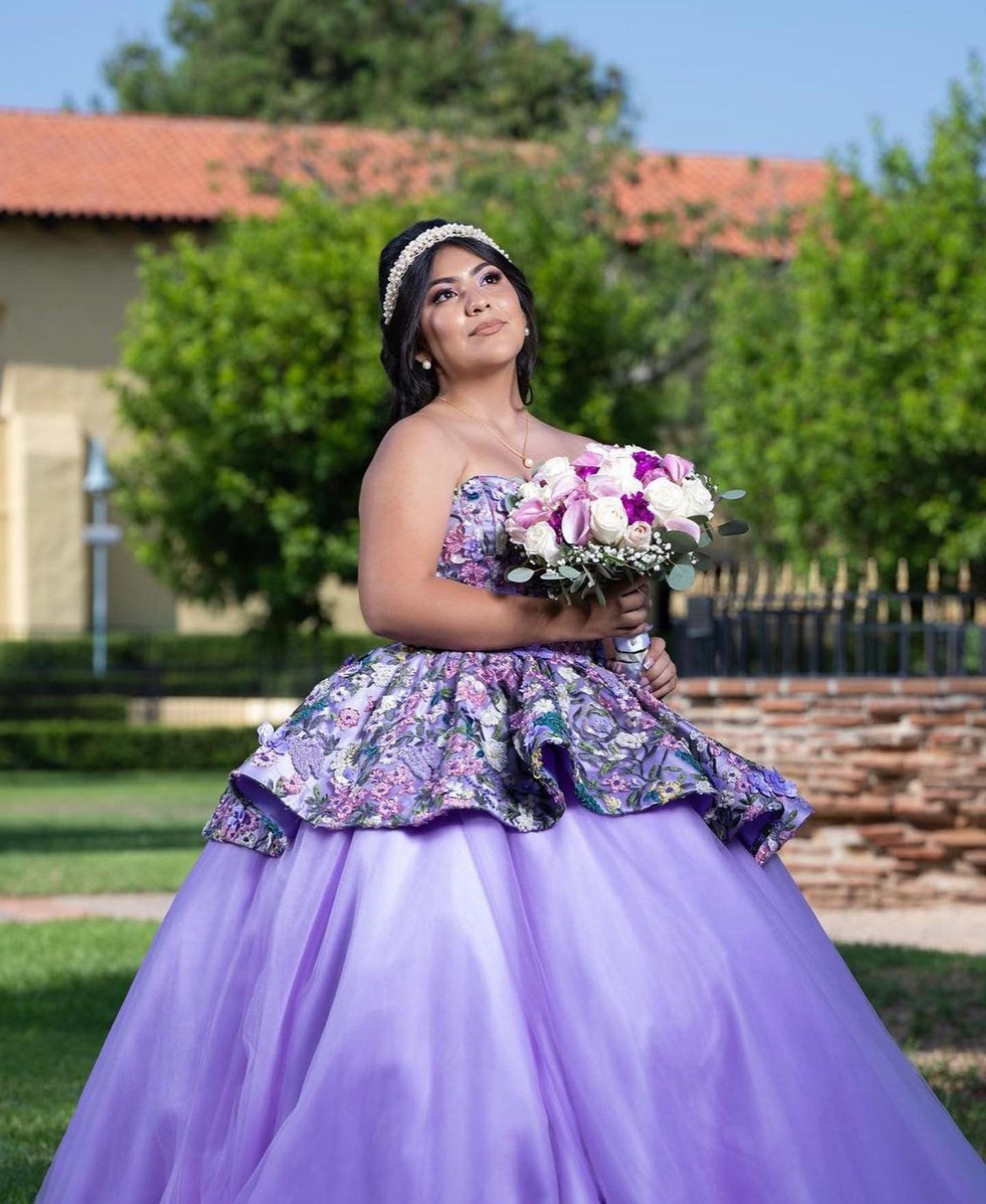 Lavender Tulle Quinceanera Dress Strapless Ball Gown with Floral Appliques for Sweet 16 & Evening Galas