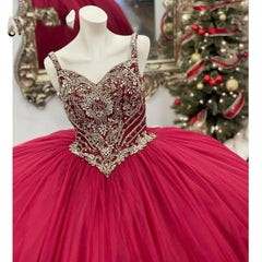 Red Quinceanera Dress Sweetheart Neckline Floral Lace Appliques & Beaded Tulle Ball Gown for Princess-Themed Parties