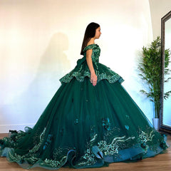 Exquisite Emerald Green Ball Gown Off-Shoulder Lace Applique Tiered Tulle Skirt with Sweep Train for Quinceanera & Sweet 16