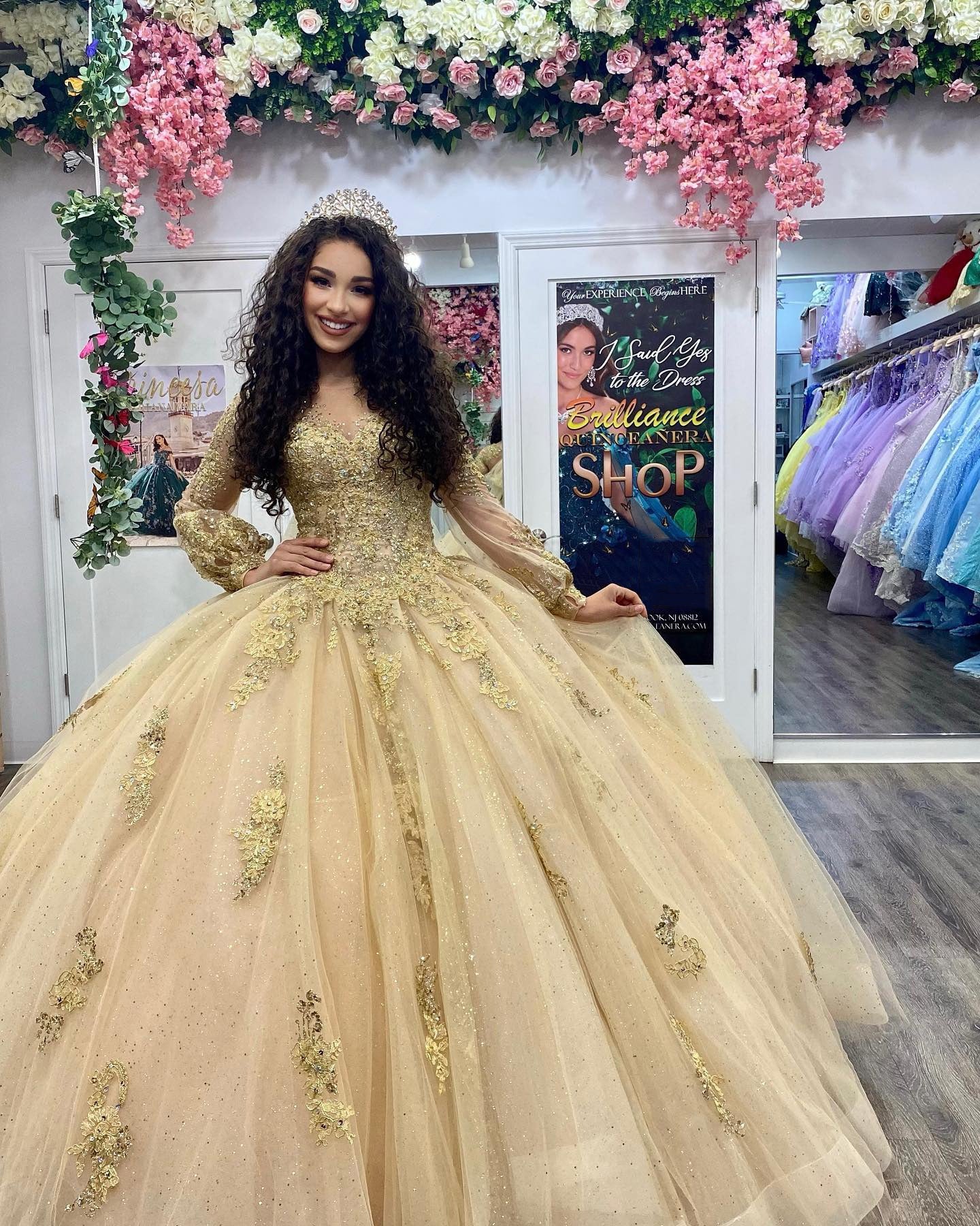 Exquisite Off-Shoulder Ball Gown Long Sleeve Lace Applique Beaded Tulle Quinceanera Dress for Sweet 16 & Formal Evenings
