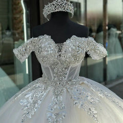 Exquisite Off-Shoulder Ball Gown Lace Appliques & Beaded Tulle Quinceanera Dress for Princess-Themed Sweet 16 & Birthday Celebrations