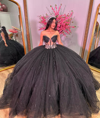Exquisite Black Tulle Quinceanera Dress Sweetheart Neckline Lace Applique Ball Gown for Sweet 16 & Birthday Celebrations