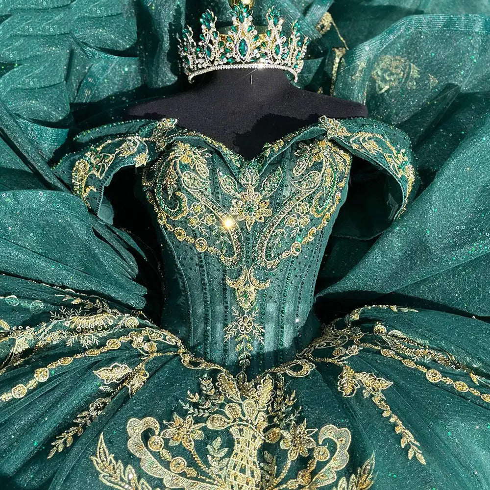 Exquisite Emerald Green Quinceanera Dress Off-Shoulder Gold Lace Ball Gown with Beaded Ruffles & Tulle Skirt for Sweet 16 or Princess Birthday