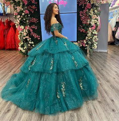 Exquisite Emerald Green Ball Gown Off-Shoulder Gold Beaded Quinceanera Dress with Tiered Ruffles for Sweet 16 & Formal Evenings