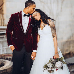 Newinlook Elegant Burgundy Velvet One-Button Notched Lapel Wedding Suit for Men’s Parties