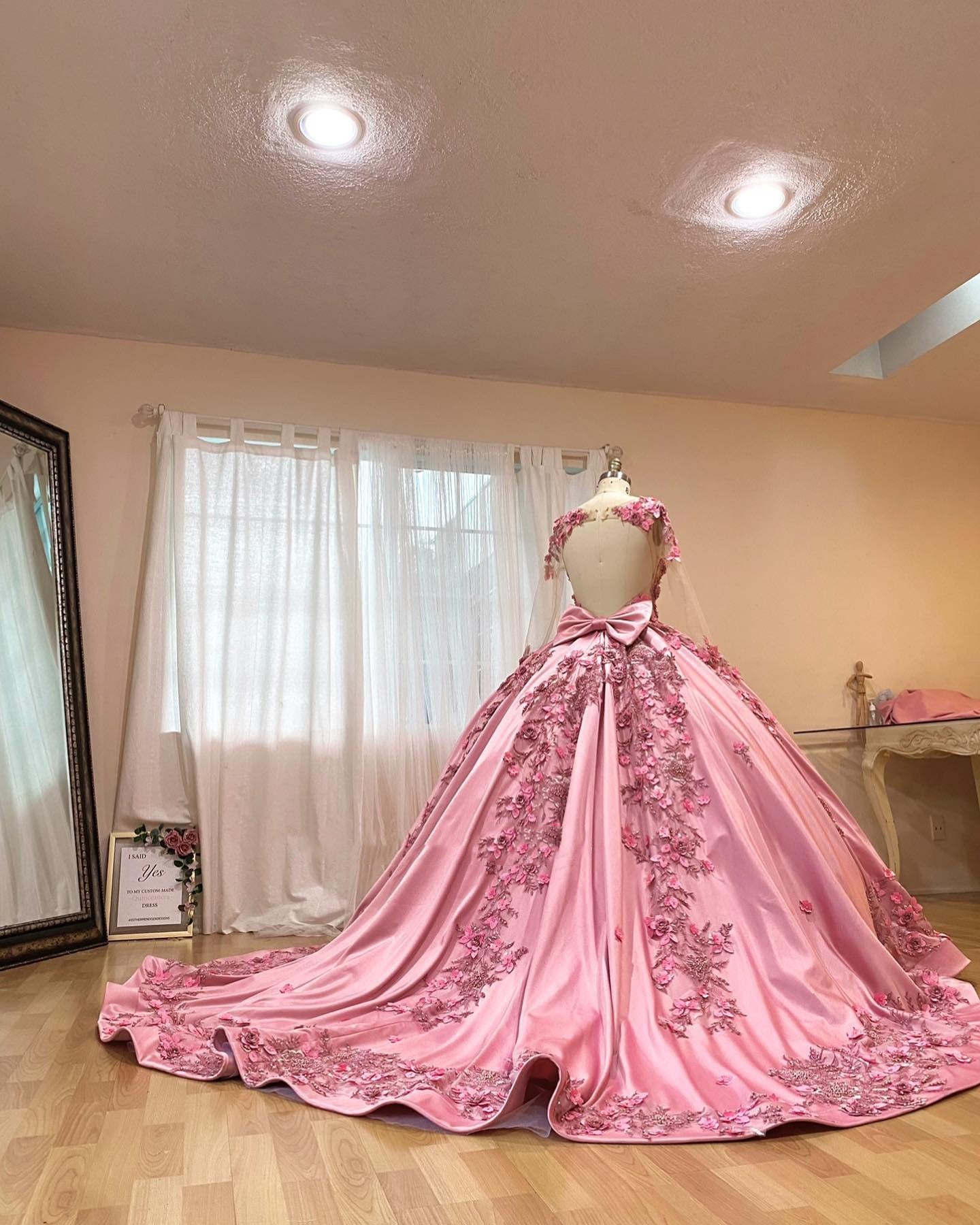 Pink Satin Quinceanera Dress Floral Lace Appliques Beaded Backless Design & Sweep Train for Sweet 16