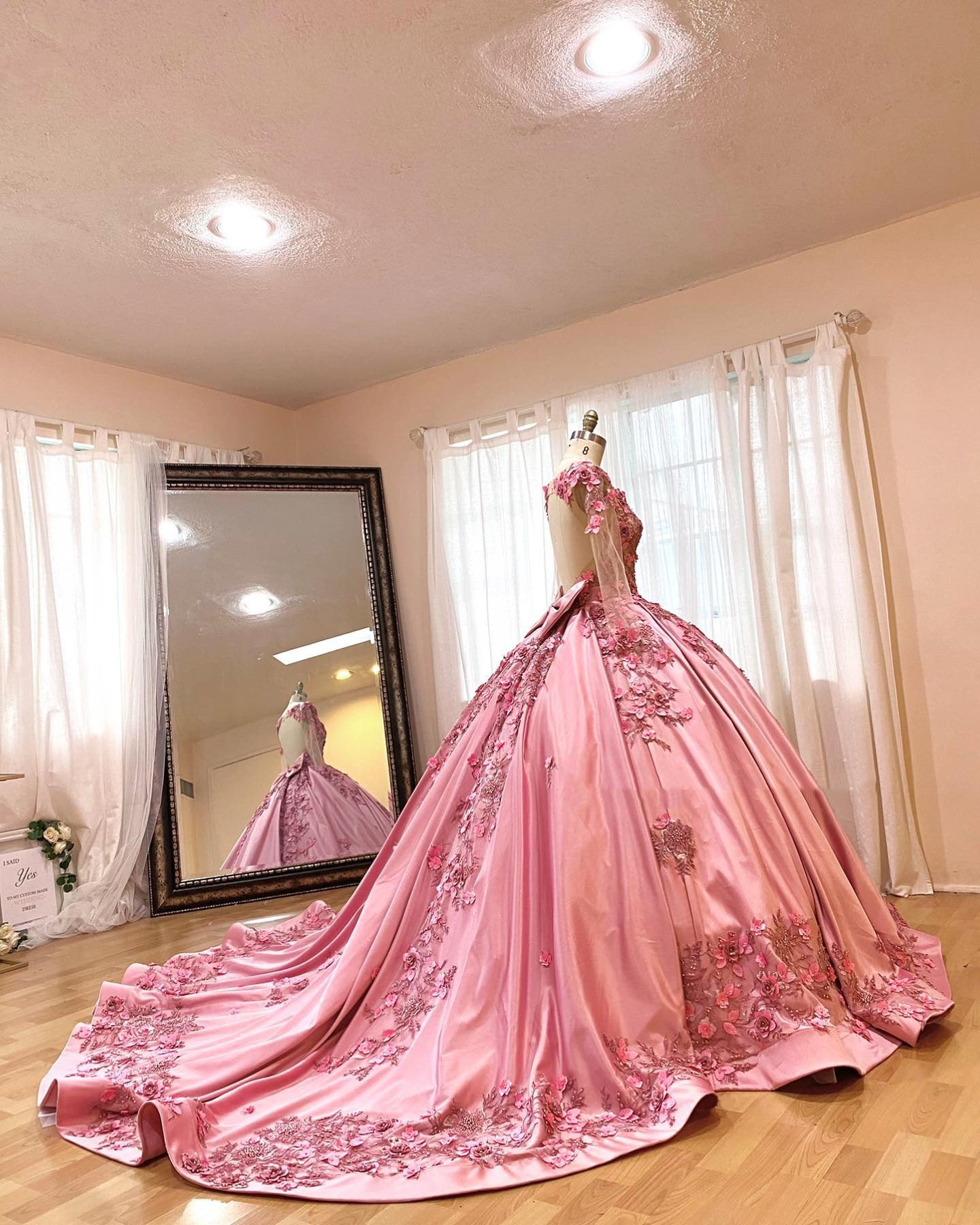 Pink Satin Quinceanera Dress Floral Lace Appliques Beaded Backless Design & Sweep Train for Sweet 16