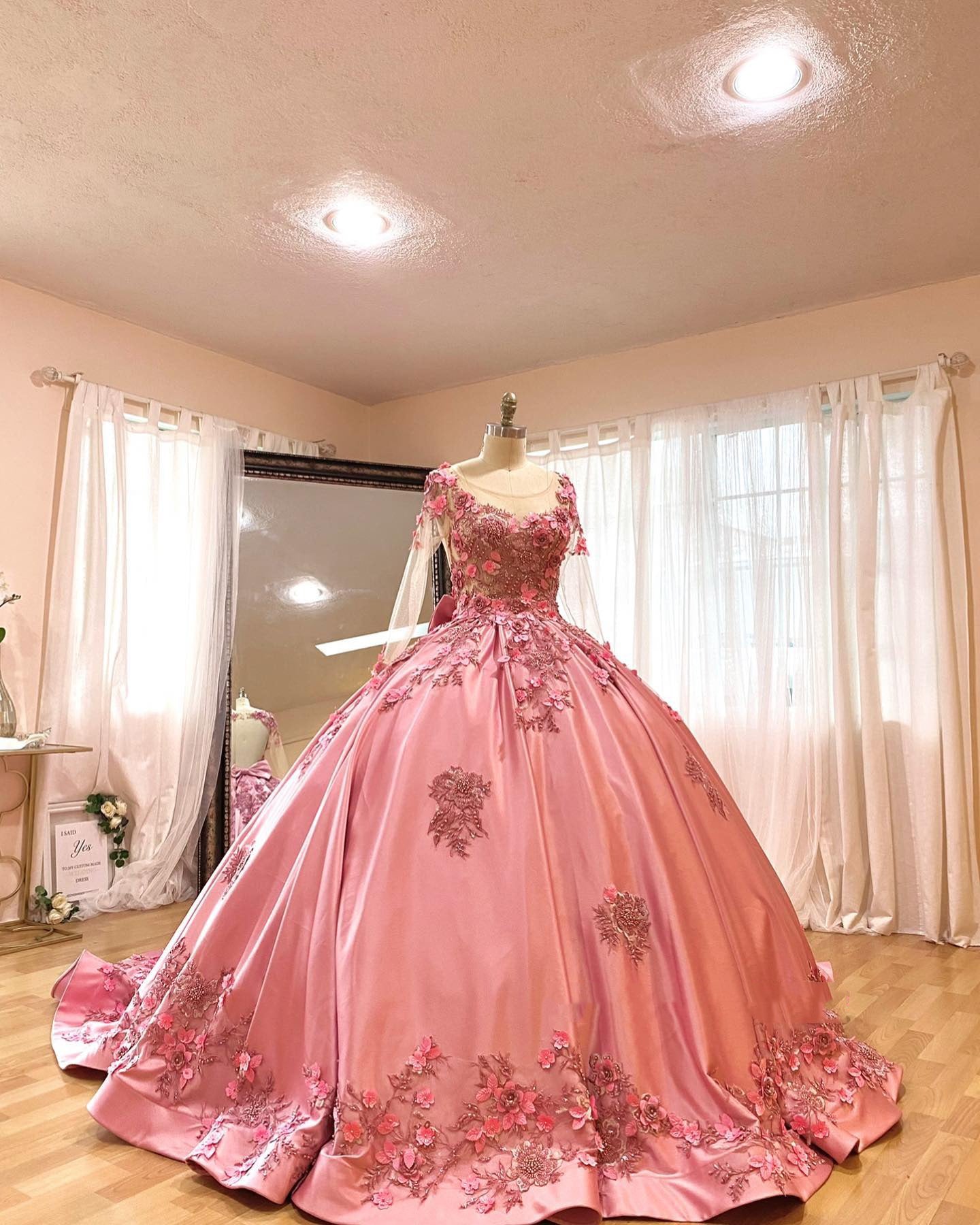 Pink Satin Quinceanera Dress Floral Lace Appliques Beaded Backless Design & Sweep Train for Sweet 16