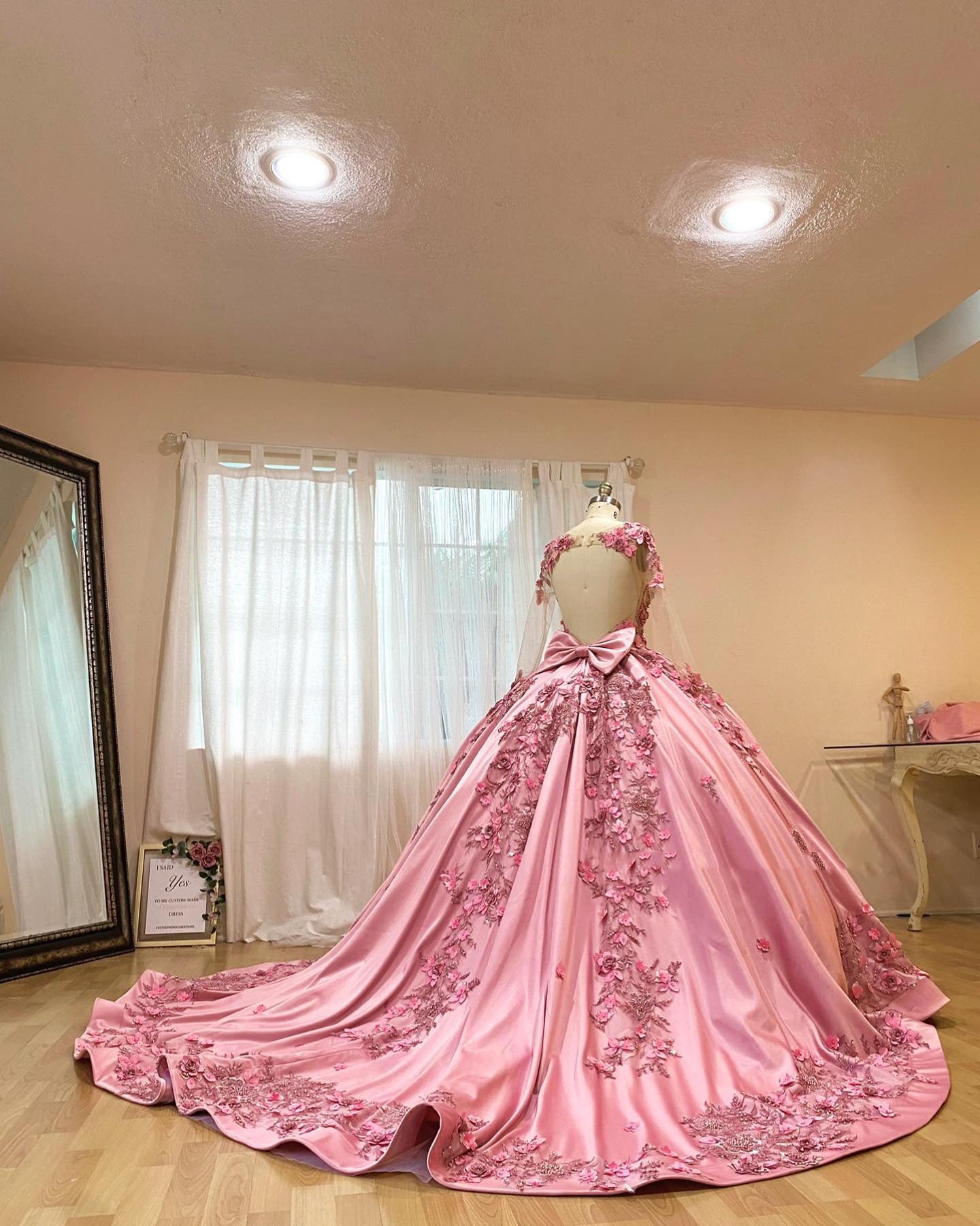 Pink Satin Quinceanera Dress Floral Lace Appliques Beaded Backless Design & Sweep Train for Sweet 16