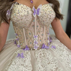 Exquisite Off-Shoulder Lace Ball Gown Sleeveless Tulle Quinceanera Dress with Sweep Train for Sweet 16