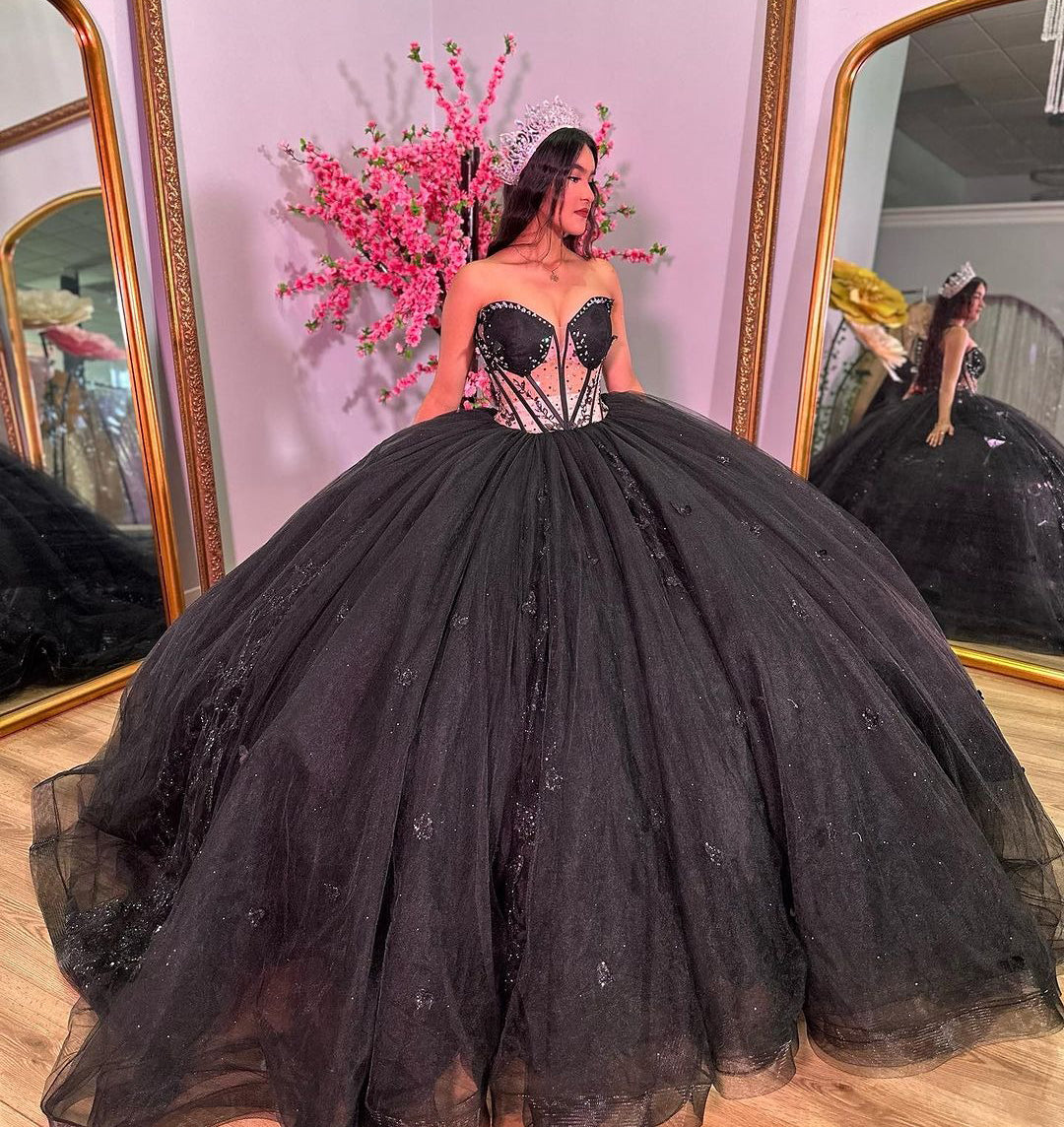 Exquisite Black Tulle Quinceanera Dress Sweetheart Neckline Lace Applique Ball Gown for Sweet 16 & Birthday Celebrations