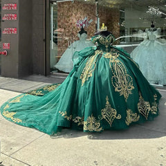 Exquisite Emerald Green Quinceanera Dress Off-Shoulder Gold Lace Ball Gown with Beaded Ruffles & Tulle Skirt for Sweet 16 or Princess Birthday