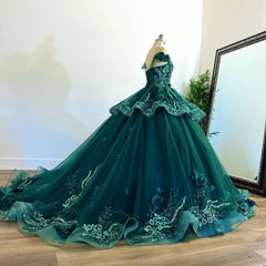 Exquisite Emerald Green Ball Gown Off-Shoulder Lace Applique Tiered Tulle Skirt with Sweep Train for Quinceanera & Sweet 16