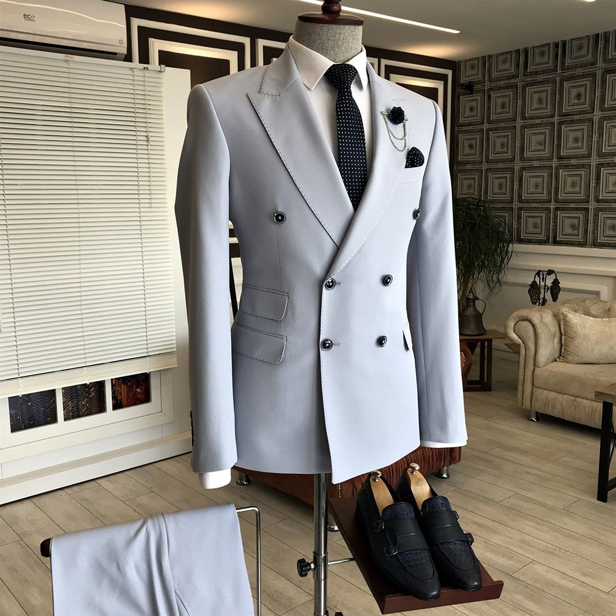 Newinlook New Wedding Suit with Peaked Lapel and Double-Breasted Design for Men
