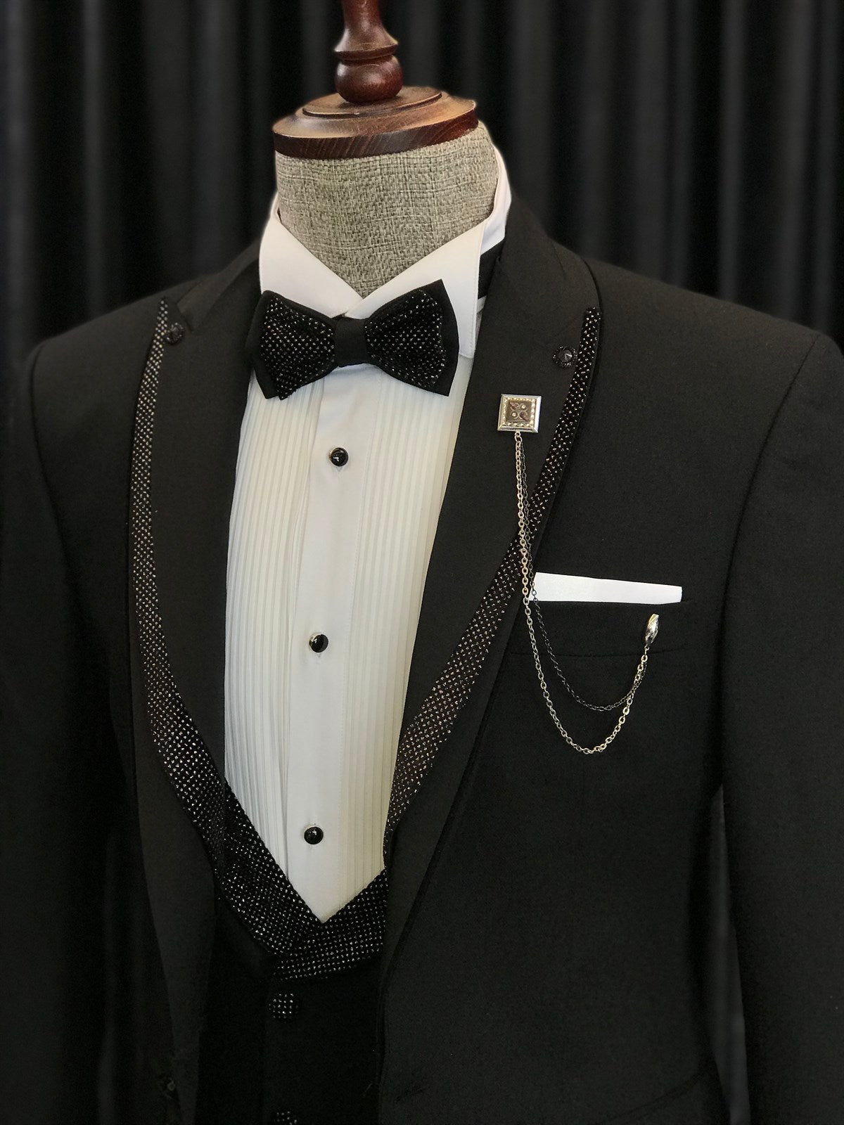 Newinlook Benjamin Black Wedding Suit with Sparkling Peaked Lapel