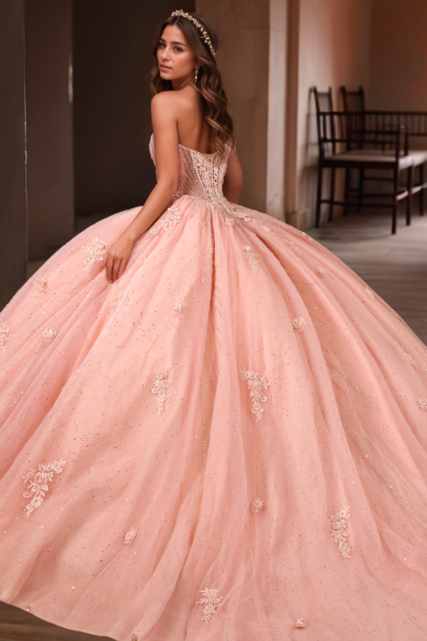 Exquisite Pink Tulle Quinceanera Dress Sweetheart Neckline with Delicate Spaghetti Straps & Floral Lace Appliques