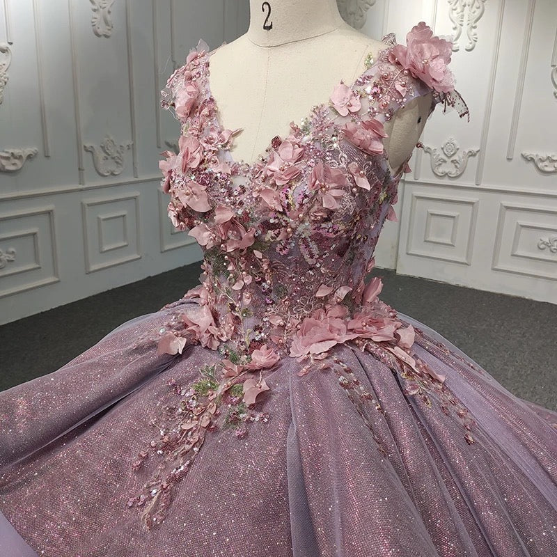 Lilac Tulle Quinceanera Dress V-Neck Lace Appliques & Beaded Tiered Ball Gown for Sweet 16 or Princess Parties