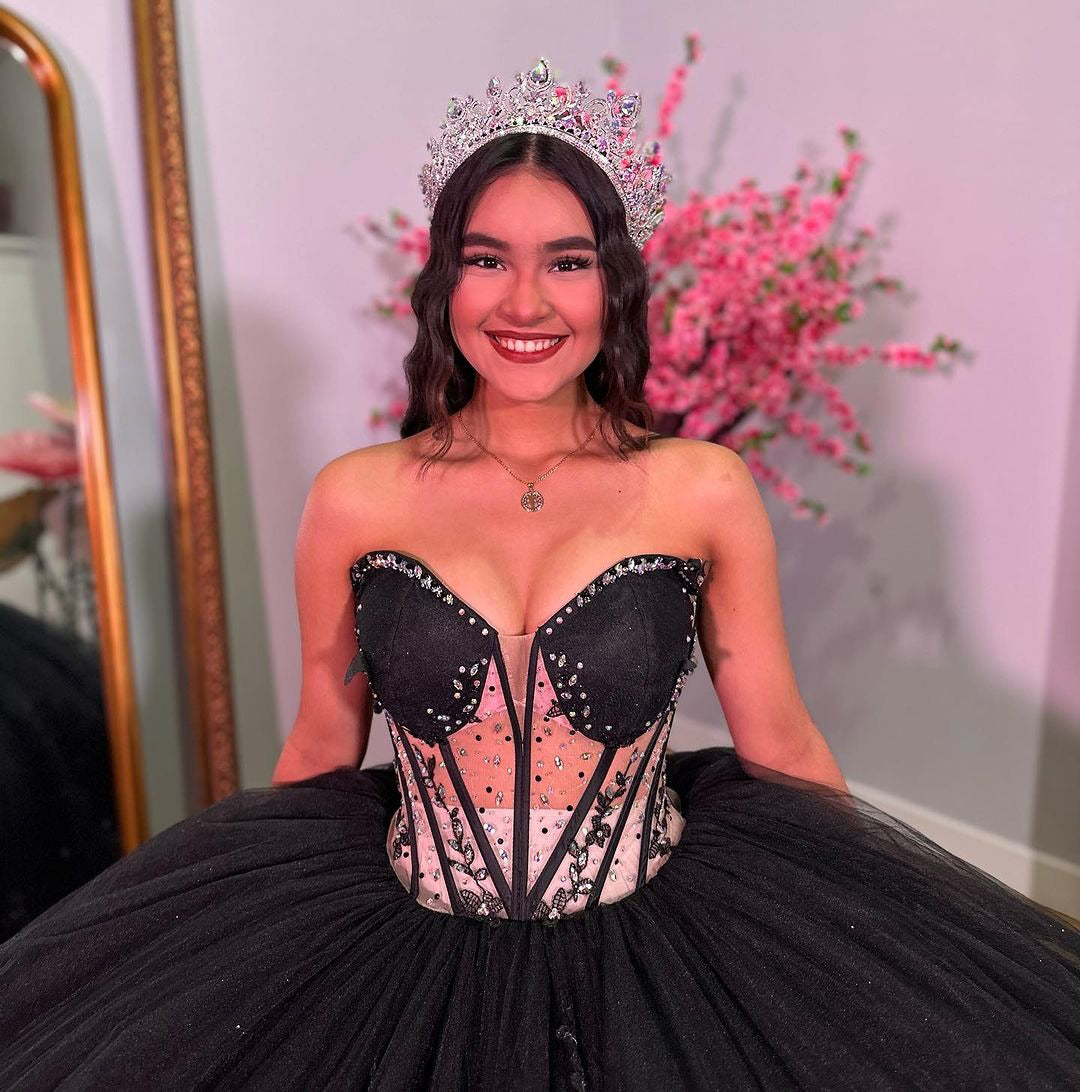 Exquisite Black Tulle Quinceanera Dress Sweetheart Neckline Lace Applique Ball Gown for Sweet 16 & Birthday Celebrations